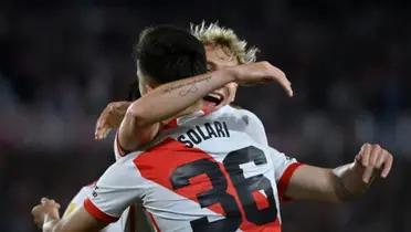 Pablo Solari y Facundo Colidio festejando gol en River