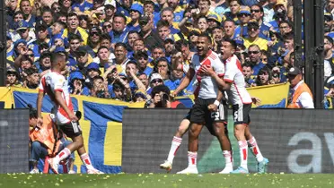 Salomón Rondón festejando su gol a Boca Juniors en el segundo Superclásico de 2023.