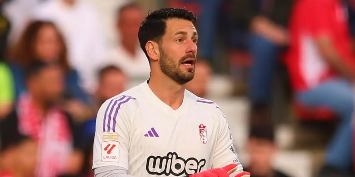 Augusto Batalla con la camiseta del Granada