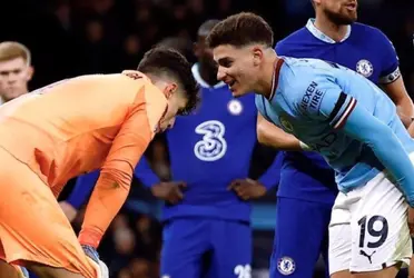 El delantero argentino le dió una lección al arquero del Chelsea