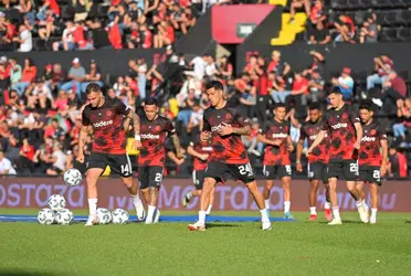 Estos tres futbolistas están jugando un pésimo partido y los hinchas están que arden con ellos.