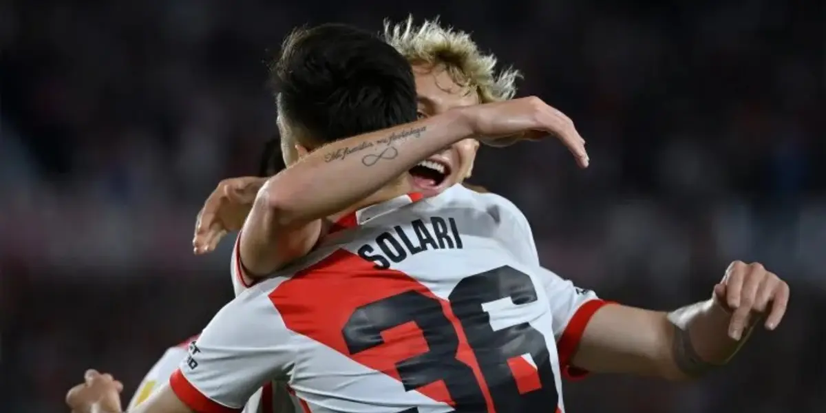 Pablo Solari y Facundo Colidio festejando gol en River