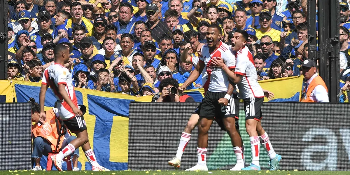 Salomón Rondón festejando su gol a Boca Juniors en el segundo Superclásico de 2023.